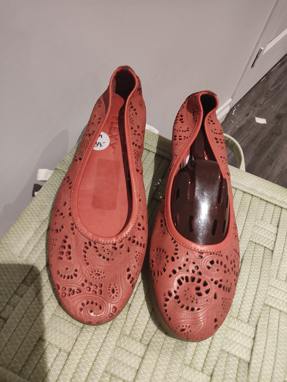 THE FLEXX Women's Red Laser-Cut Espadrille Flats